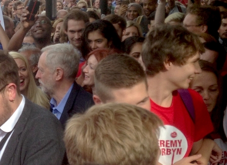 Jeremy Corbyn bei der Flüchtlingsdemo, am Tag seiner Wahl zum Labour-Chef